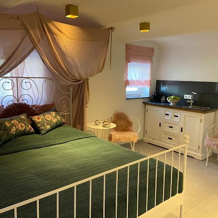 Luxus Ferienwohnung Mit Whirlpool Runkel Exterior foto