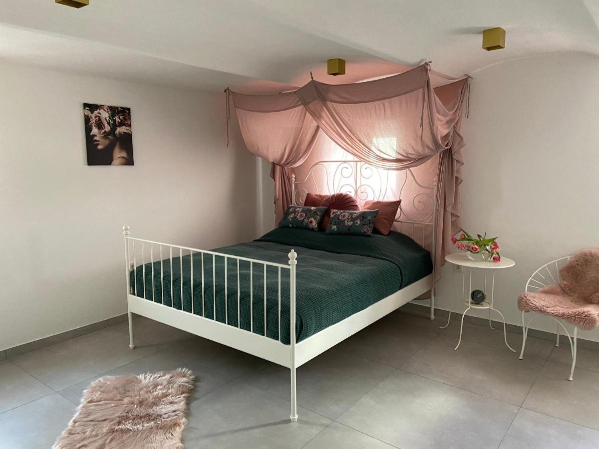 Luxus Ferienwohnung Mit Whirlpool Runkel Exterior foto